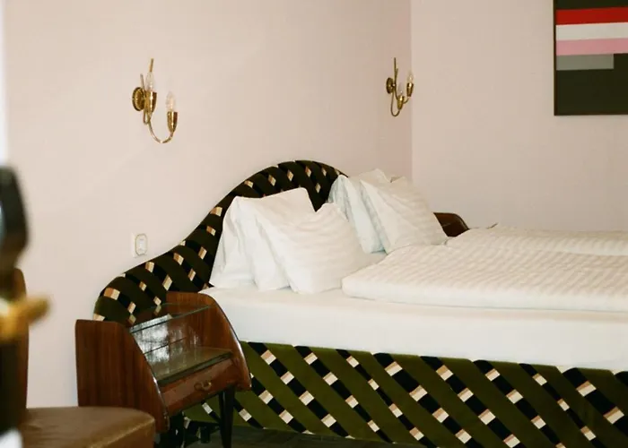 Hotel Am Brillantengrund 3*