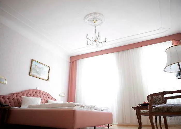 Hotel Am Brillantengrund 3*